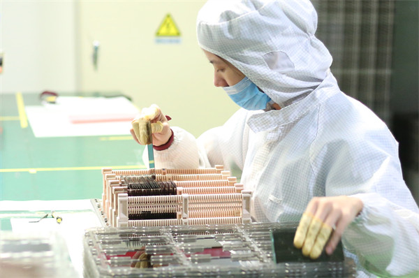 超越视觉的极致体验：7寸高清电容触摸显示屏的魅力